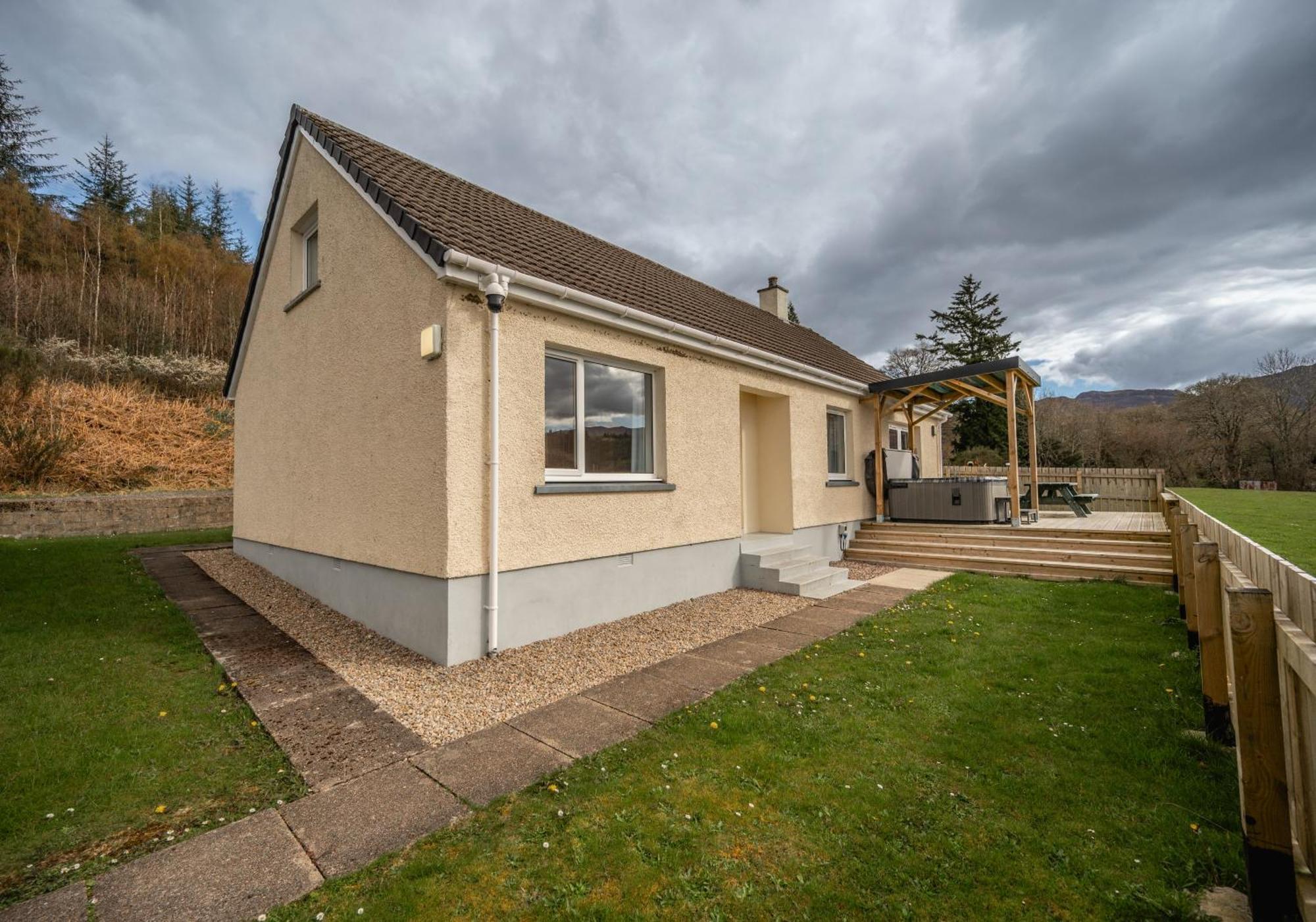 Loch Ness Cottage Форт Аугустус Екстериор снимка